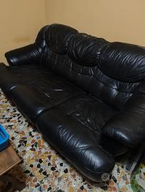 divano tre posti in pelle colore nero 