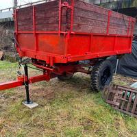 Rimorchio ribaltabile idraulico