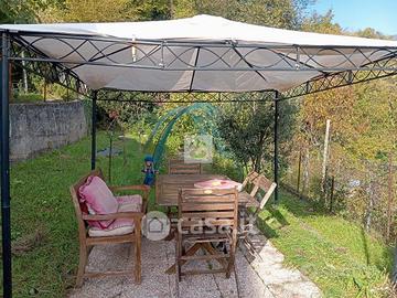 Bicamere con giardino, taverna e garage