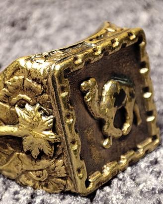 Anello vintage decorato con cammello