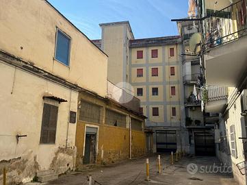2 LOCALI A NAPOLI