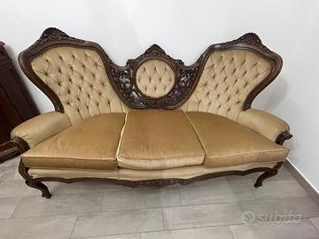 Divano antiquariato imbottito stile Vittoriano