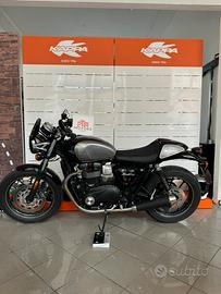 Triumph Bonneville Street Cup