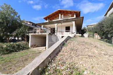 CASA INDIPENDENTE A COLLECORVINO