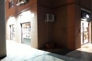 Locale commerciale via Cicerone 38, Pomezia