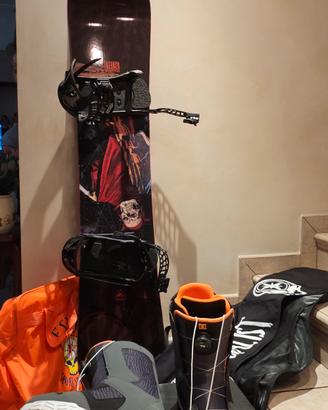 Tavola snowboard District misura 156 pari al nuovo