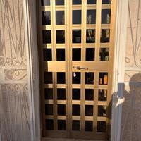 Solo in blocco 2 porte e 6 finestre