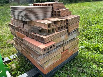 Mattoni forati / Materiale edile