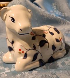 Statuetta Mucca accucciata