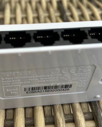 switch Ethernet Tenda S105 a 5 porte