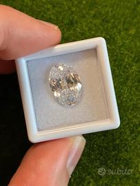 Zircone bianco 11.00 ct taglio ovale certificato