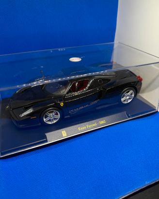 Modellino Ferrari Enzo 2002
