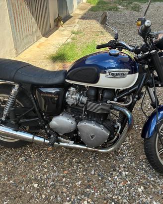 Triumph bonneville - anno 2010