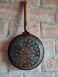 Padella in ferro per caldarroste 