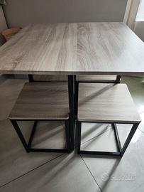 tavolino più 4 sgabelli 