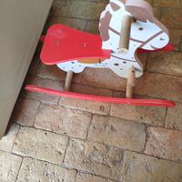 cavallino a dondolo in legno