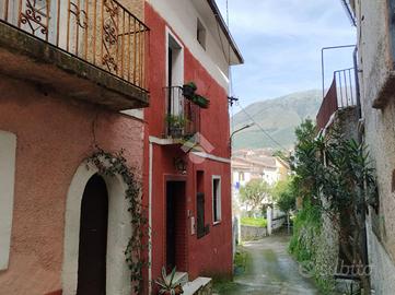 CASA SEMINDIPENDENTE A CERVARO