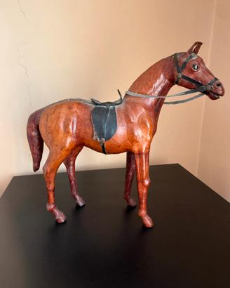 Cavallo in cuoio vintage