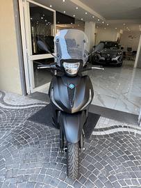Piaggio Beverly 300 i.e. Deep Black