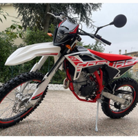 Vendo moto 125