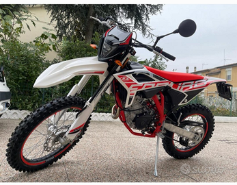 Vendo moto 125