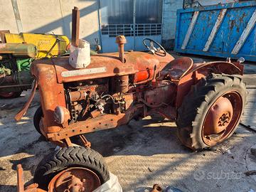 Trattore Nuffield 350
