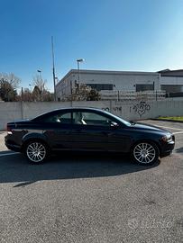 Volvo C70 aut. 2.5 momentum 100,000 KM anno 2007 .