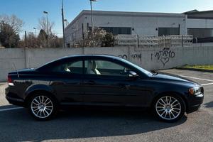 Volvo C70 aut. 2.5 momentum 100,000 KM anno 2007 .