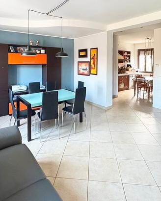 Indipendenza con garage corte e soffitta