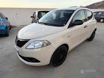 Lancia Ypsilon Hybrid 51 KW Ecochic Gold 2021