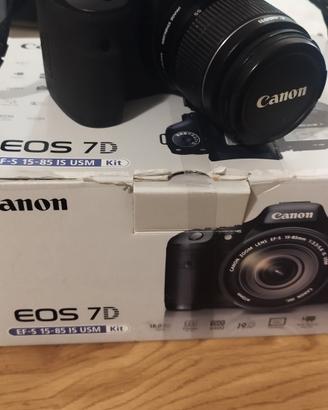 Canon Eos 7d + Canon Efs 18-55mm