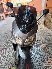 Tmax T max mai incidentato targa visibile 