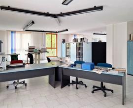 Ufficio open space arredato al piano secondo