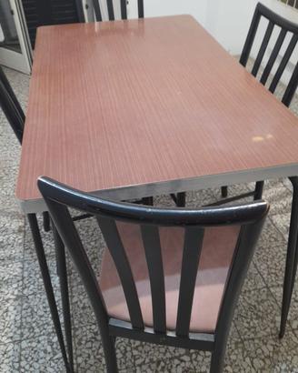 Tavolo da cucina anni '70 con 4 sedie 