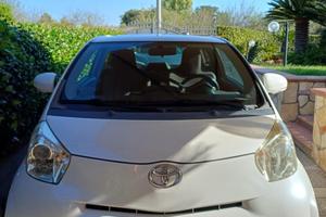 Toyota iQ 1.0 VVT-i Multidrive Automatica Bianca