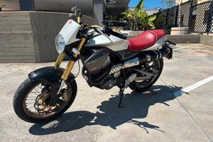 Derby Mulhacen 659cc ,Monta Monocilidro Yamaha 660