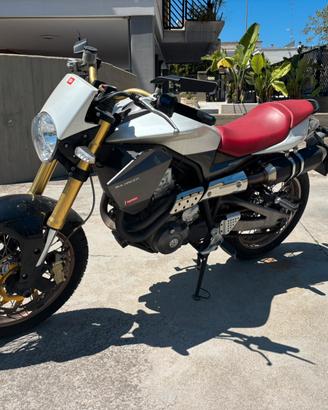 Derby Mulhacen 659cc ,Monta Monocilidro Yamaha 660
