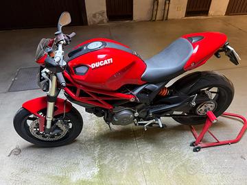 Ducati Monster 1100 09