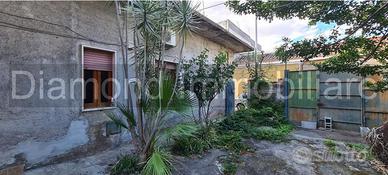 Casa singola con terreno a Fiumefreddo di Sicilia