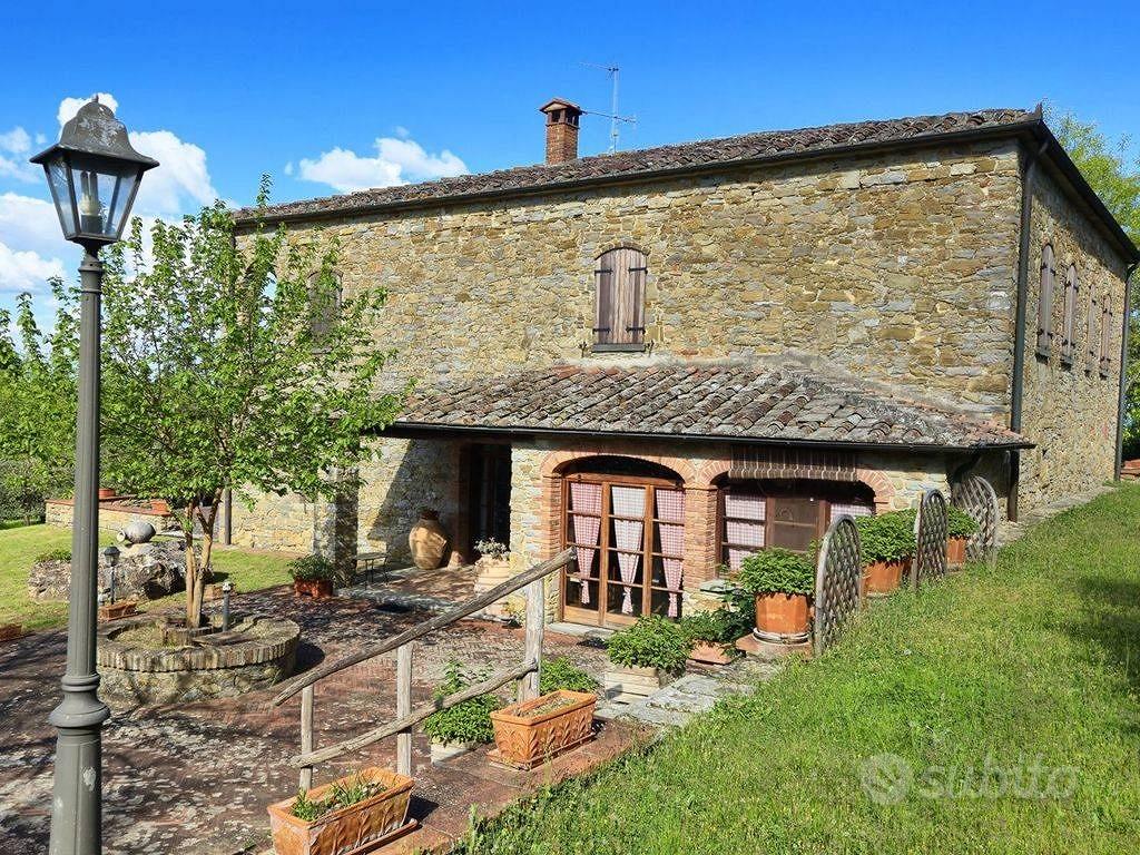 Rustico / Casale di 600 m² con più di 5 locali e b - Vista 4