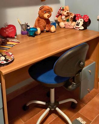 Scrivania e sedia per cameretta