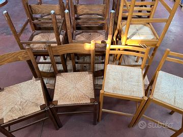 12 Sedie e 4 sgabelli in legno impagliate