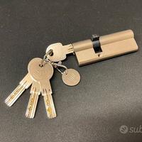 Serratura di sicurezza con n.4 chiavi