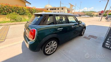 Mini cooper D 5 porte automatica british green