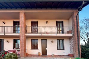 VILLETTA A SCHIERA CON GIARDINO E BOX