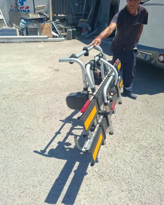 Portabici con doppia pedana per bici elettriche