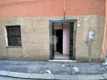 NEGOZIO A GENOVA