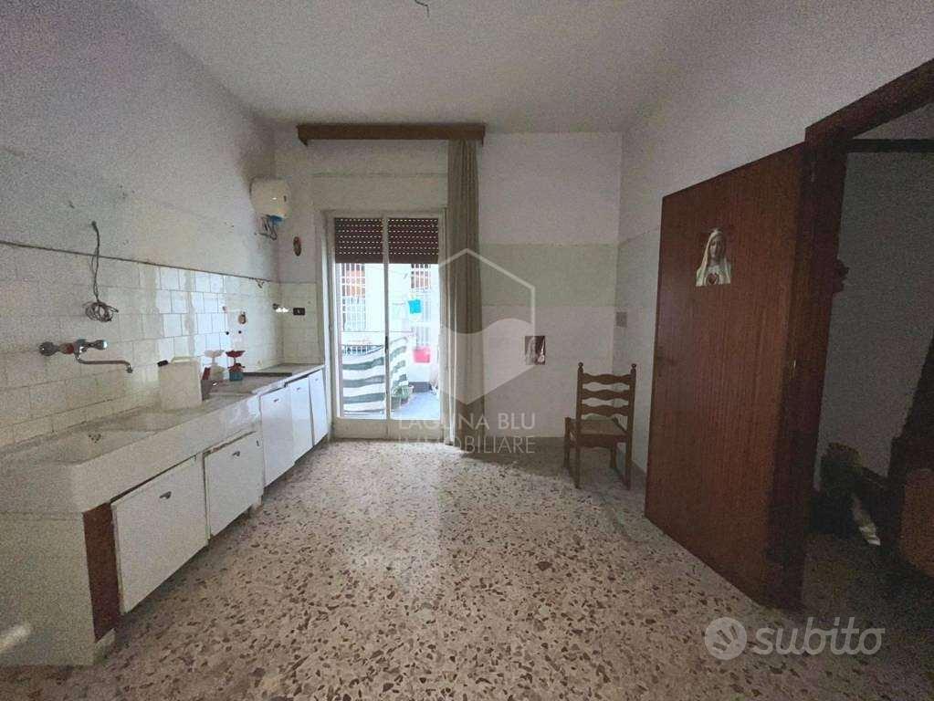Ampio appartamento in centro - Vista 6