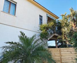 Appartamento in villetta bifamiliare vista mare