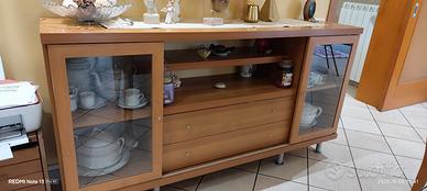 Elegante Madia con Vetrine e cassetti